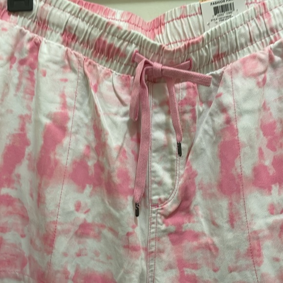 STYLE&CO PLUS: NWT, Women’s Size 2X mid rise Ankle pants, pink icing - Picture 2 of 6
